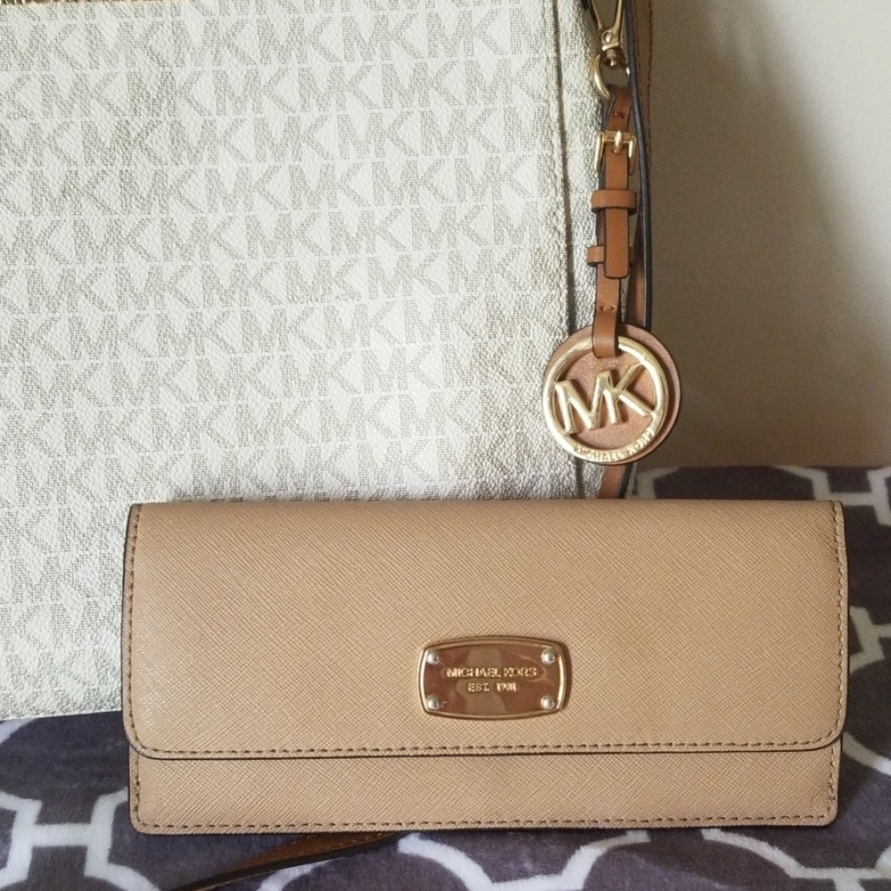 SOLD - Picture 2 of 8